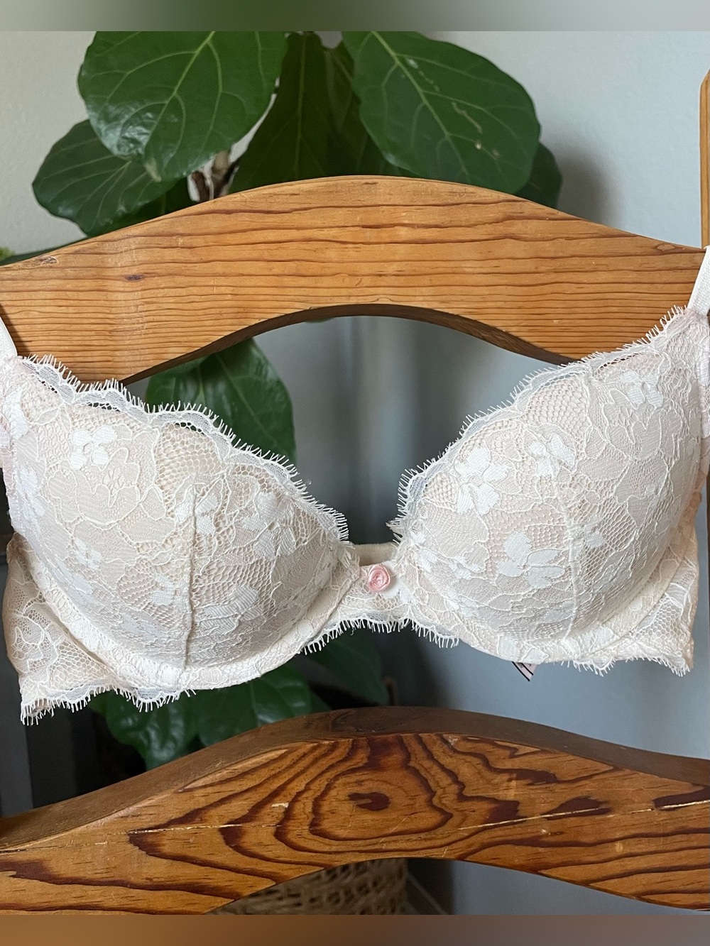 Victoria's Secret Cream Lace Push-Up Bra